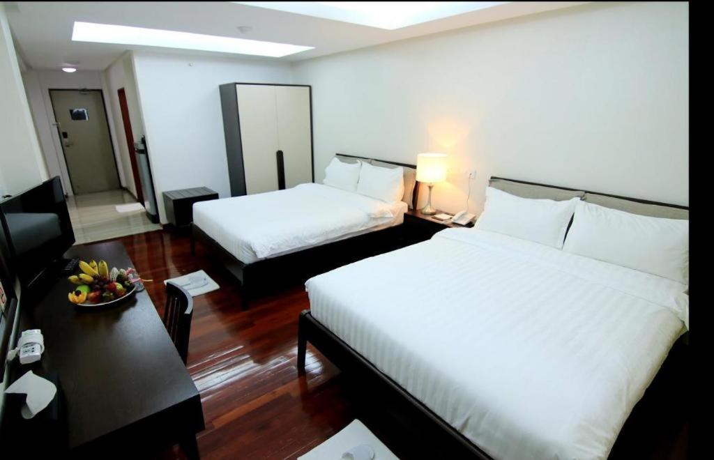 Myanmar Life Hotel Yangon Esterno foto