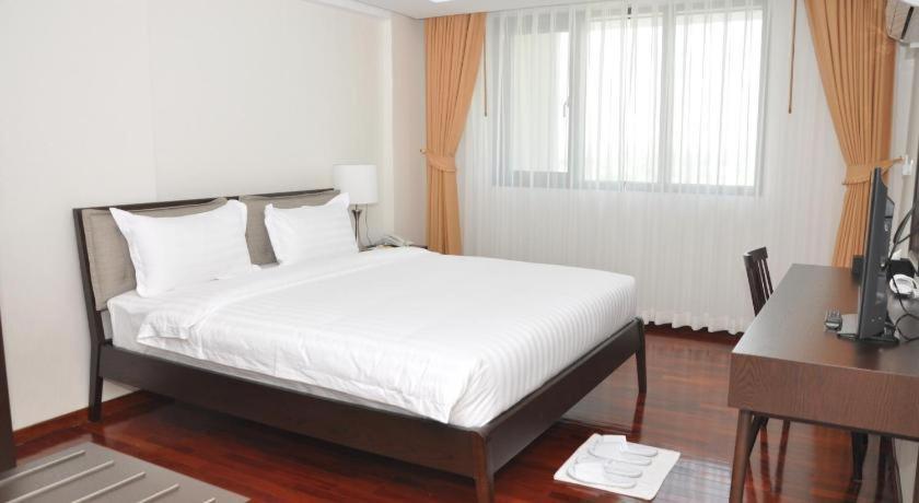 Myanmar Life Hotel Yangon Esterno foto