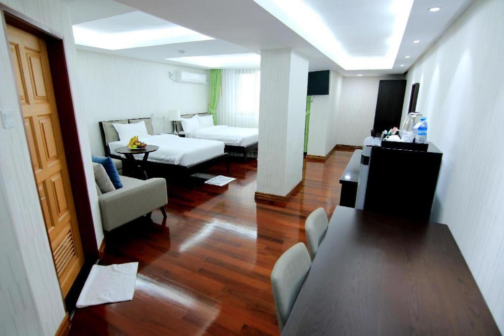 Myanmar Life Hotel Yangon Esterno foto