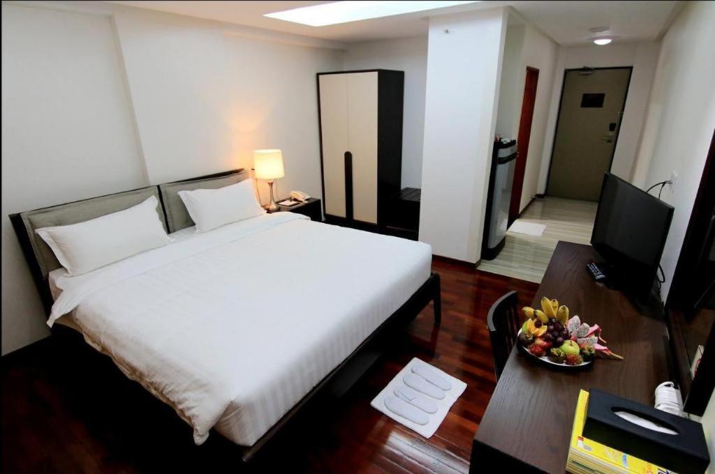 Myanmar Life Hotel Yangon Esterno foto