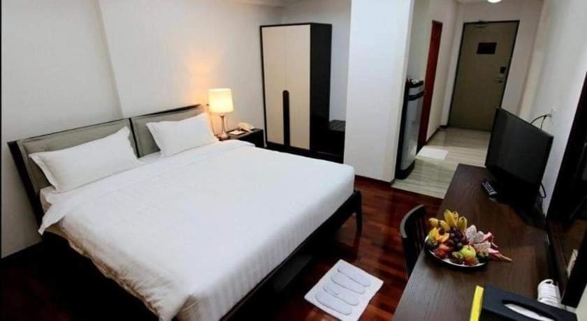 Myanmar Life Hotel Yangon Esterno foto