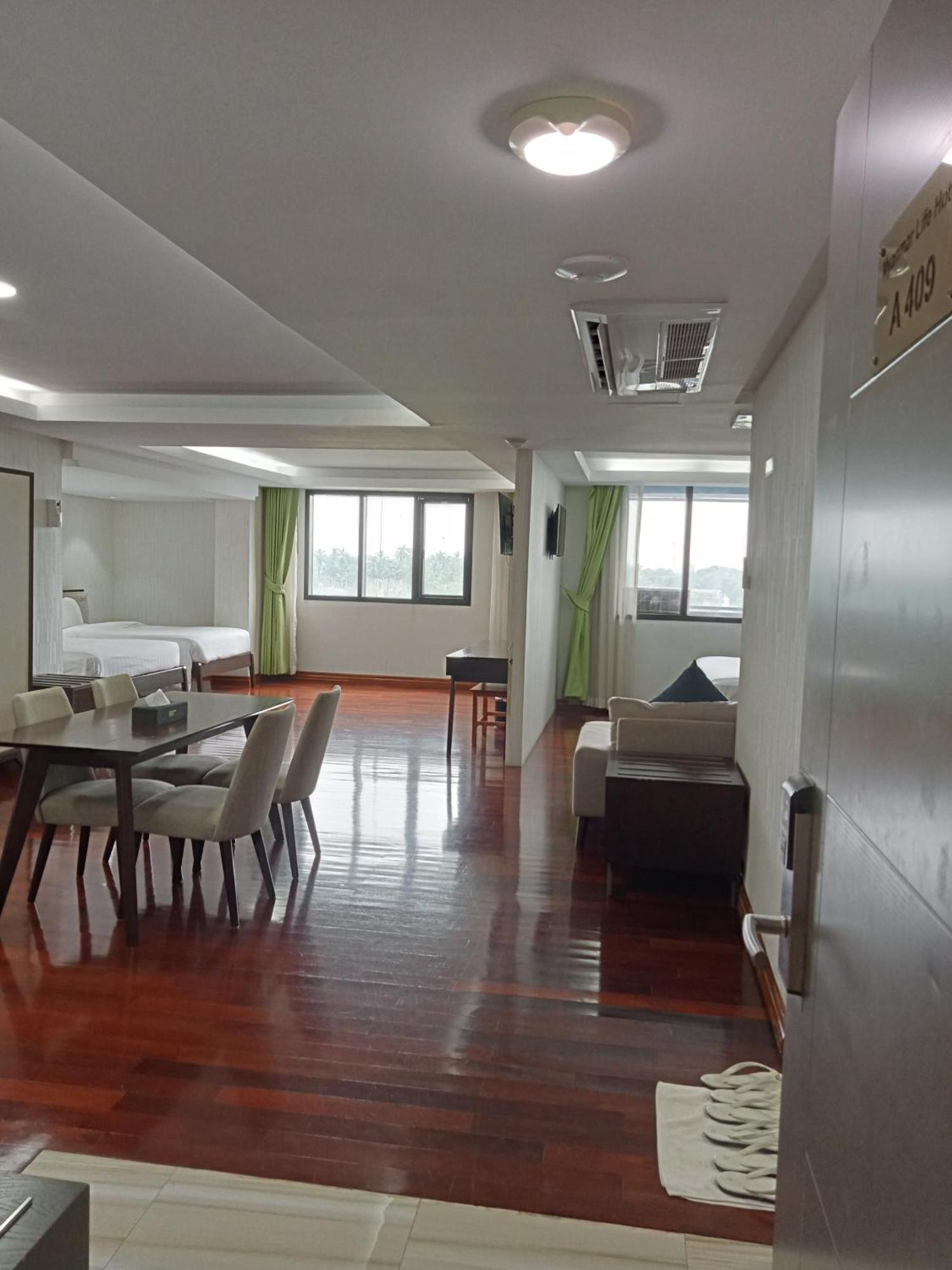 Myanmar Life Hotel Yangon Esterno foto