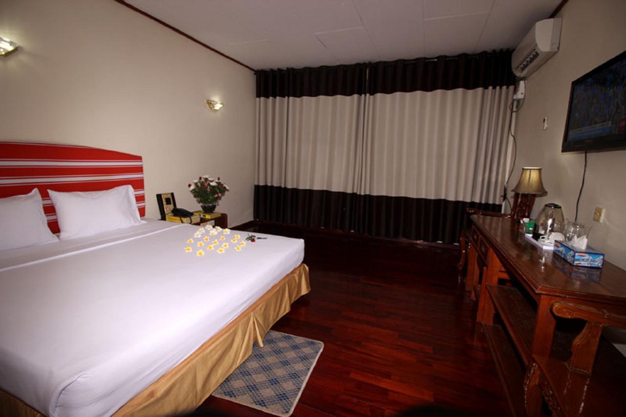 Myanmar Life Hotel Yangon Esterno foto