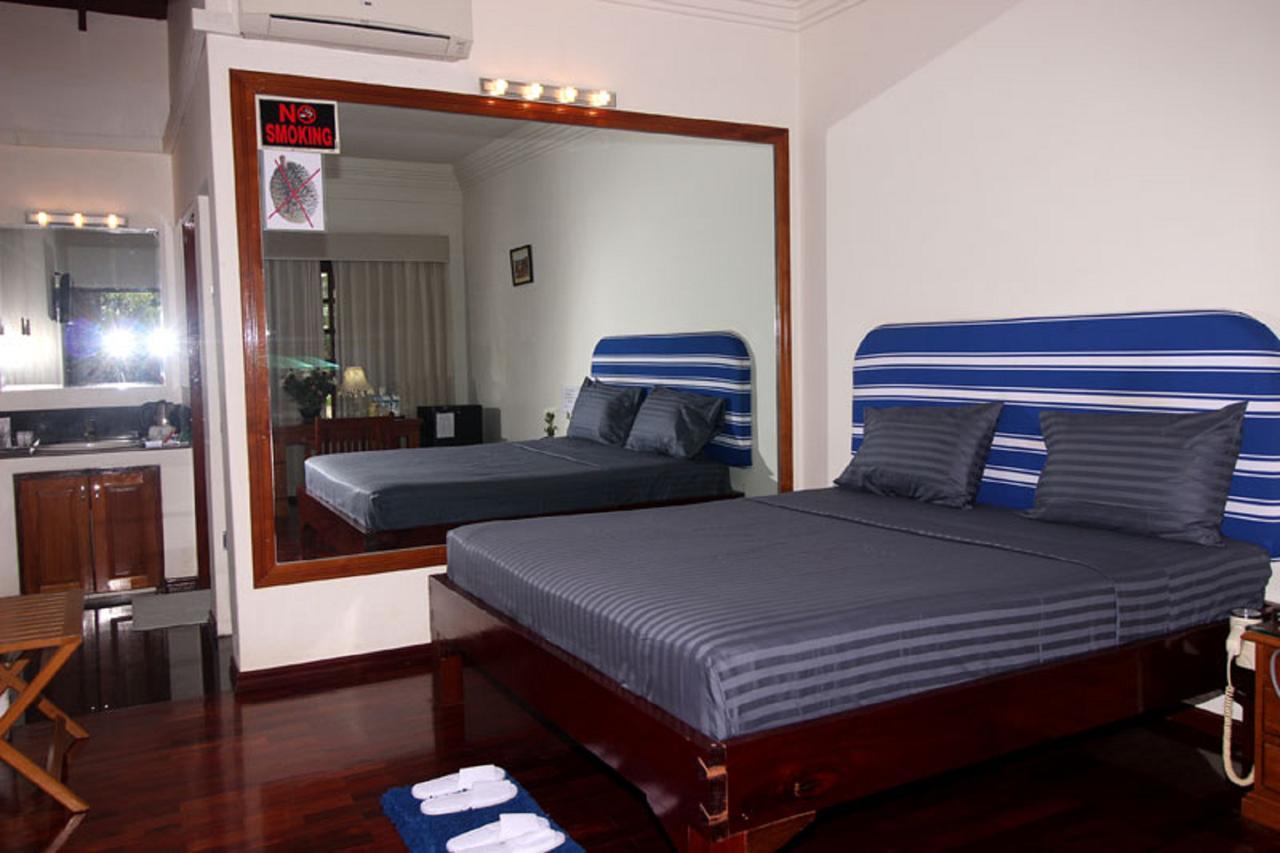 Myanmar Life Hotel Yangon Esterno foto