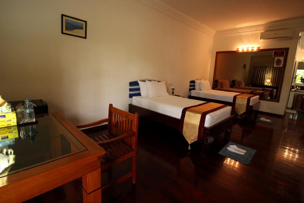 Myanmar Life Hotel Yangon Esterno foto