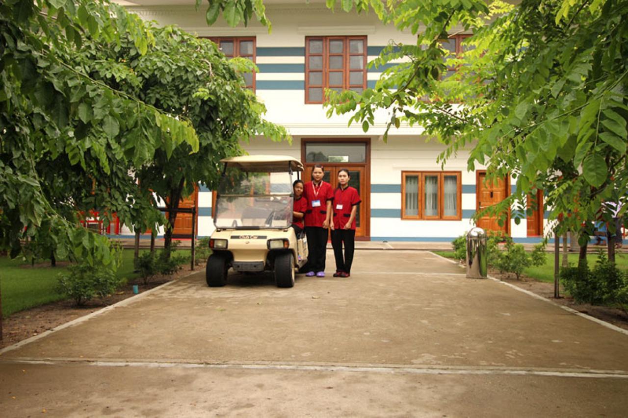 Myanmar Life Hotel Yangon Esterno foto