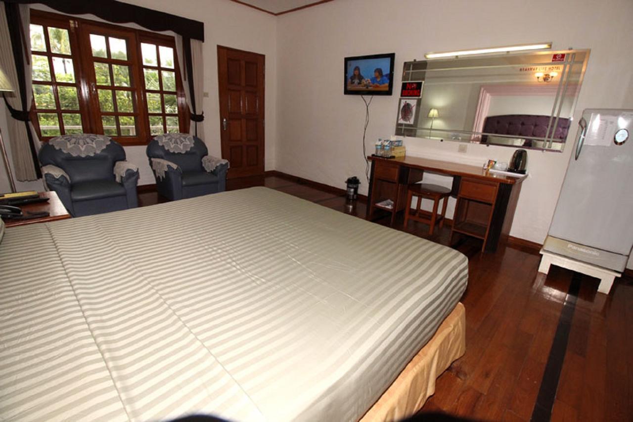 Myanmar Life Hotel Yangon Esterno foto