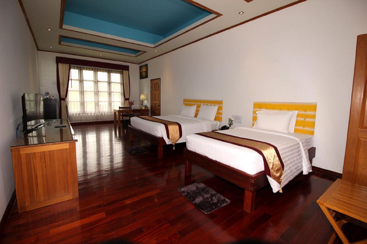 Myanmar Life Hotel Yangon Esterno foto