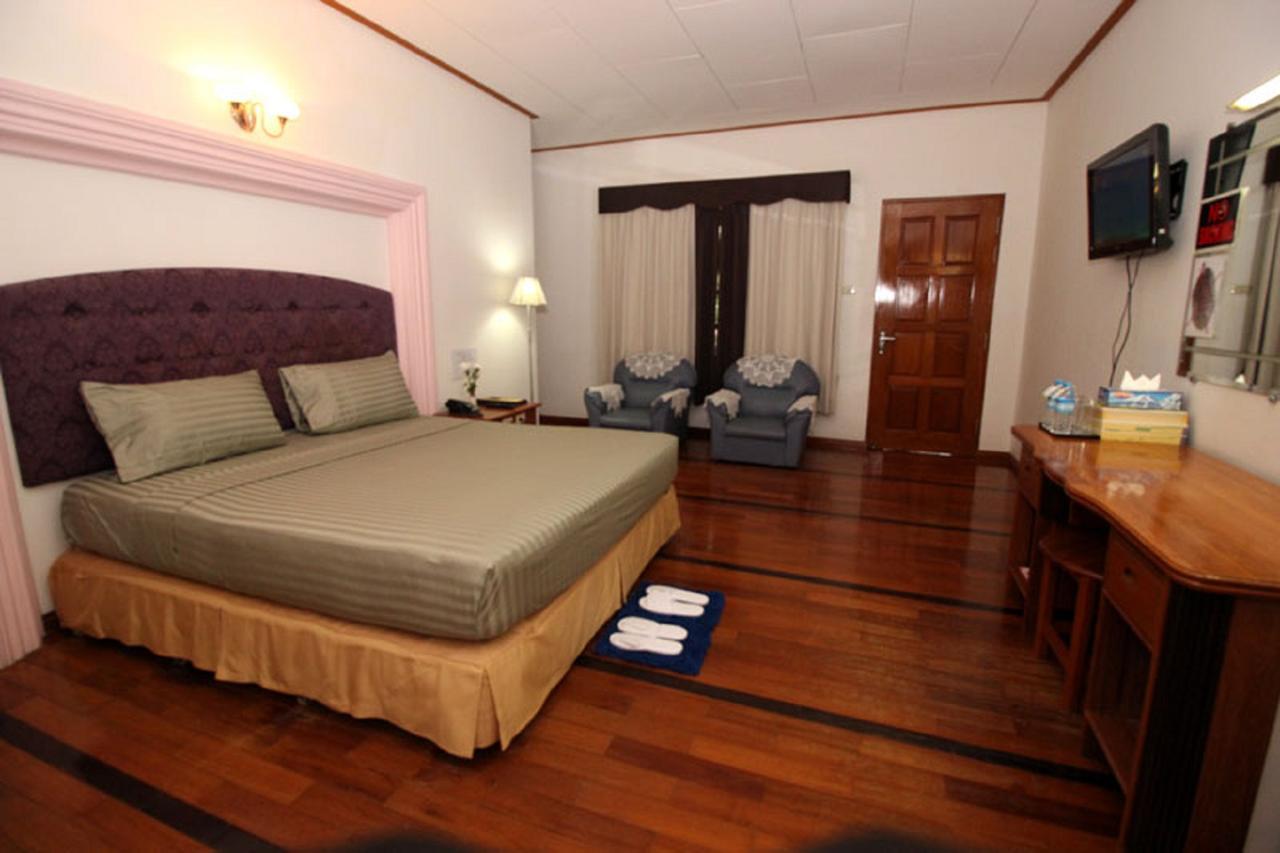 Myanmar Life Hotel Yangon Esterno foto