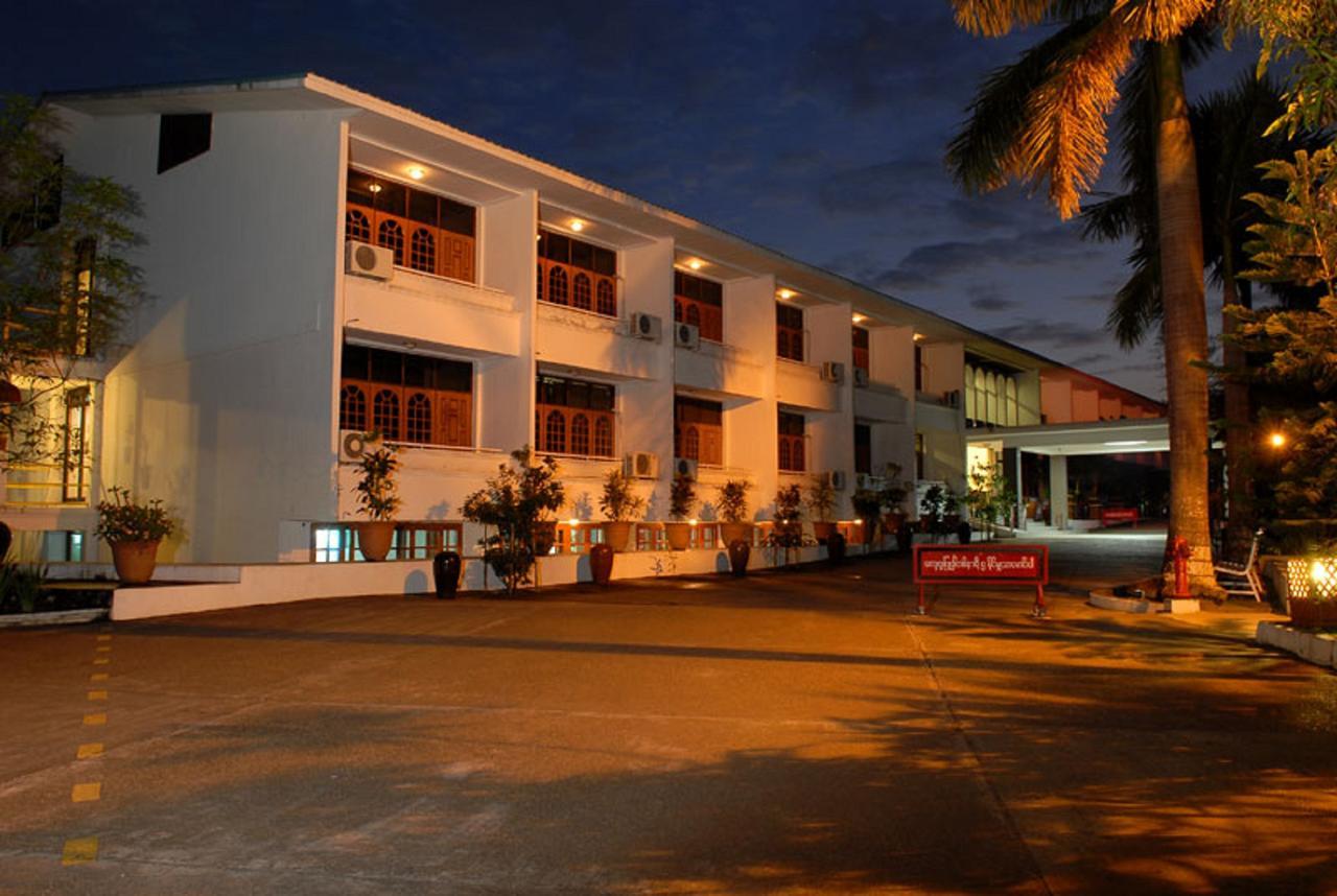 Myanmar Life Hotel Yangon Esterno foto