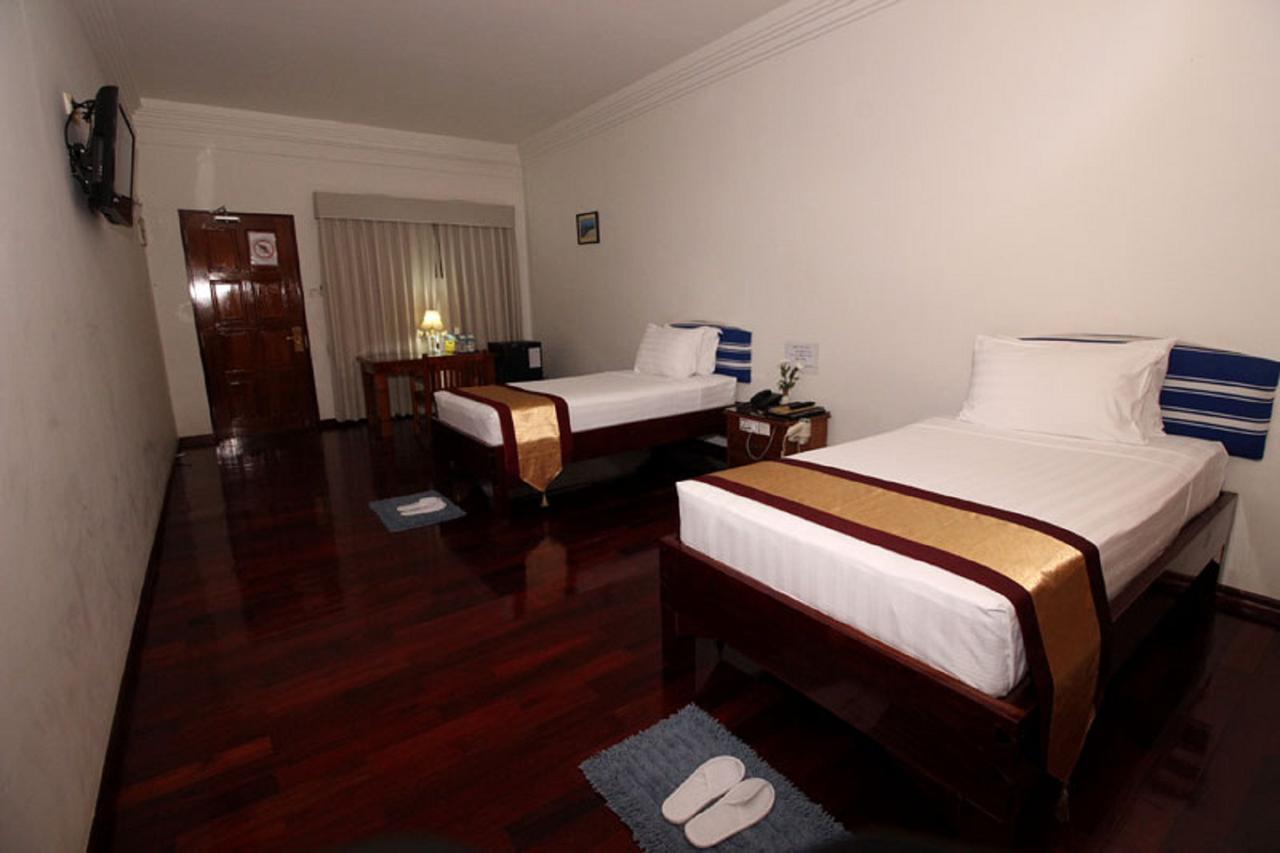 Myanmar Life Hotel Yangon Esterno foto