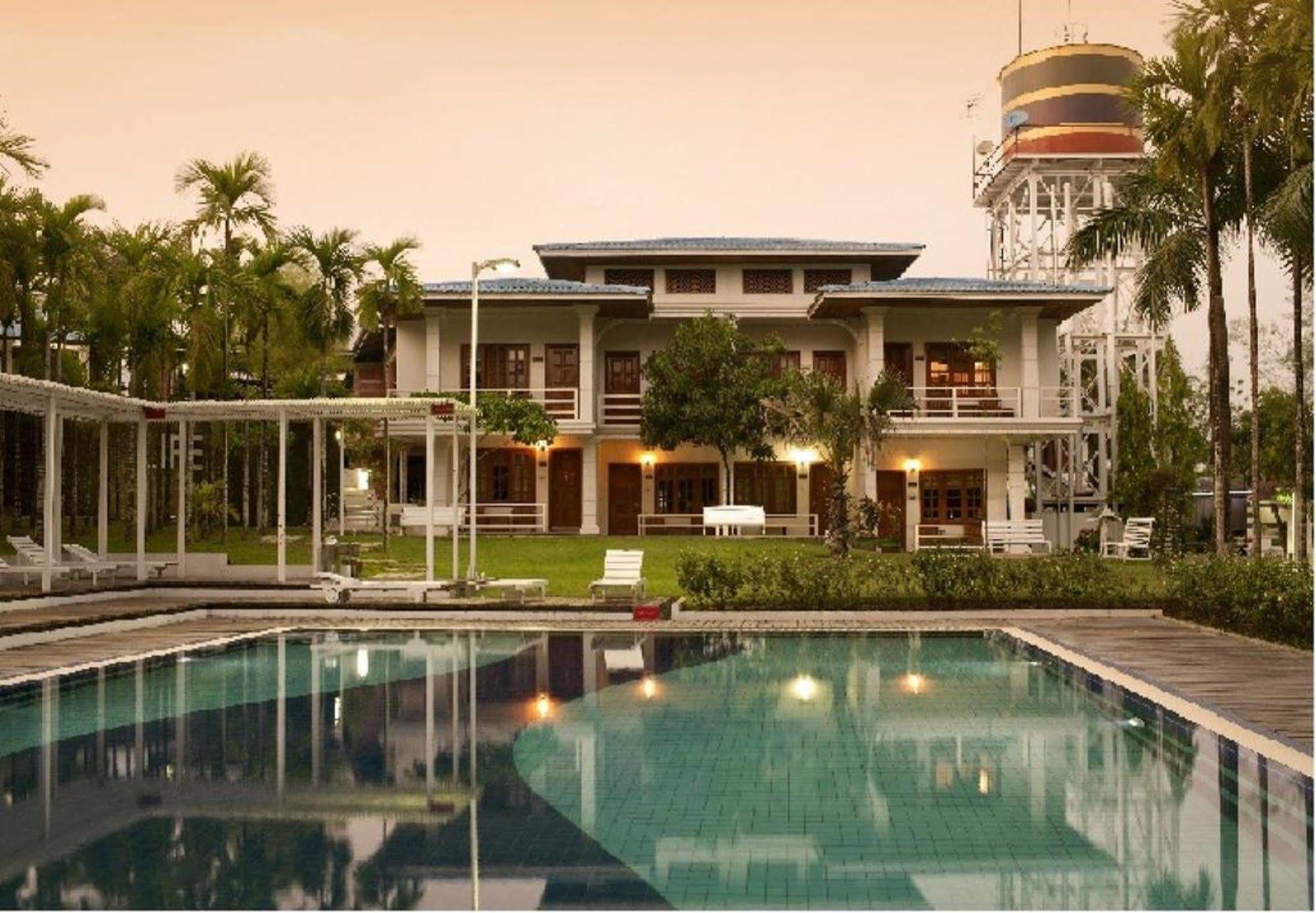 Myanmar Life Hotel Yangon Esterno foto