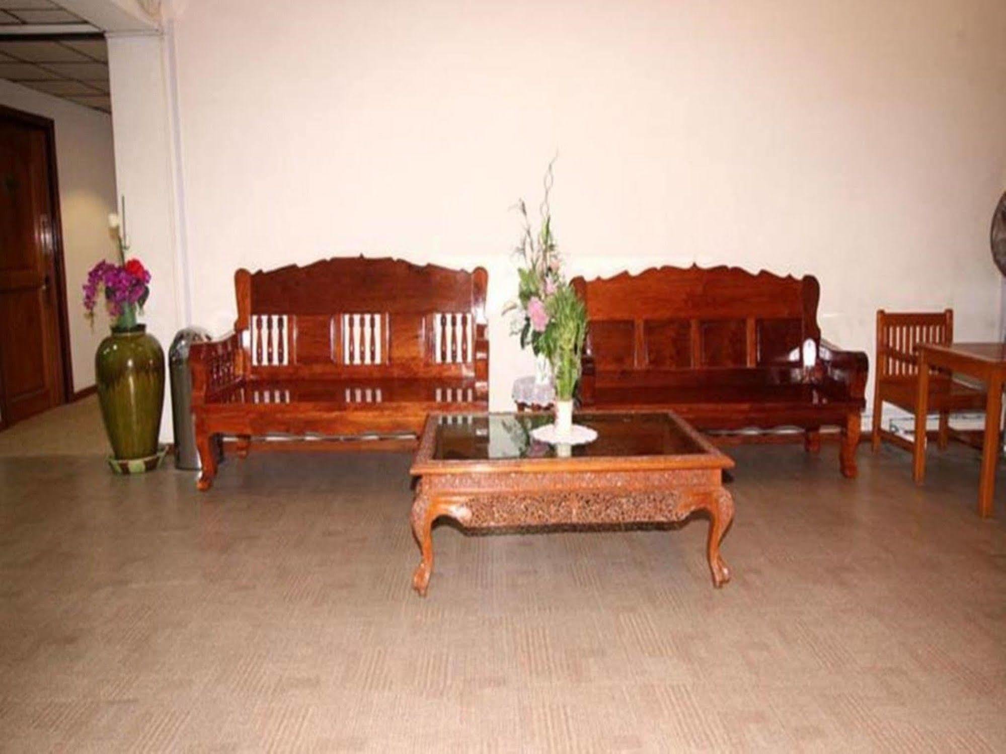 Myanmar Life Hotel Yangon Esterno foto