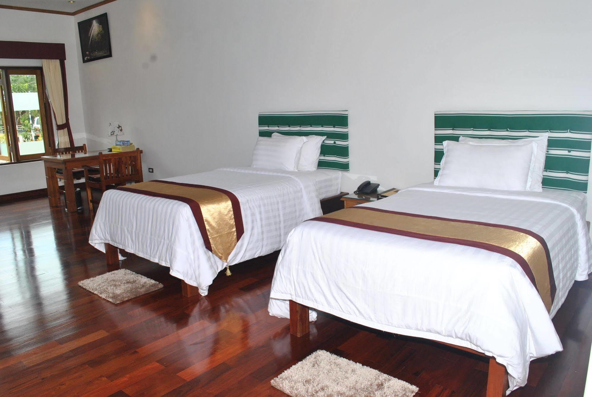 Myanmar Life Hotel Yangon Esterno foto