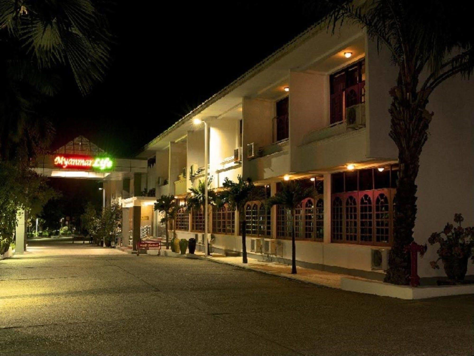 Myanmar Life Hotel Yangon Esterno foto