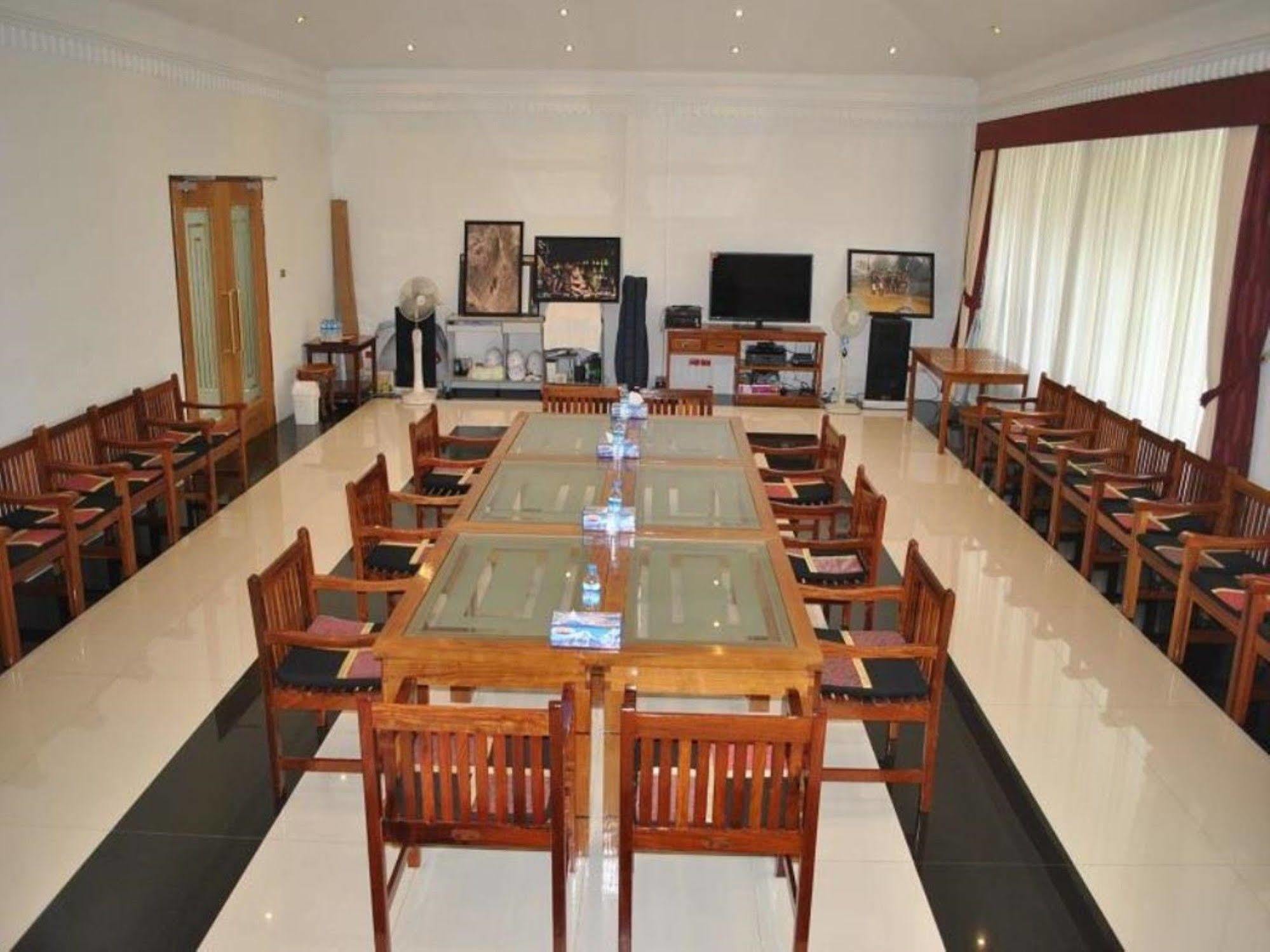Myanmar Life Hotel Yangon Esterno foto