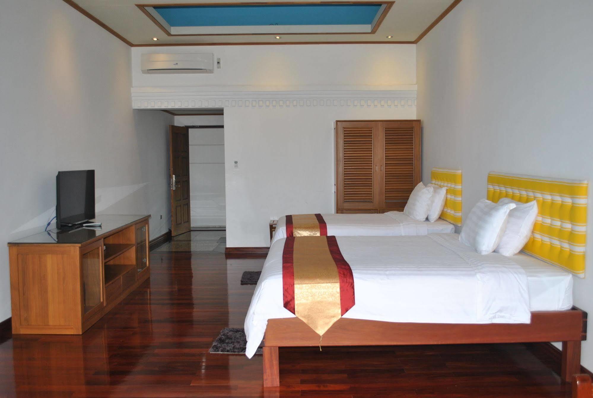 Myanmar Life Hotel Yangon Esterno foto