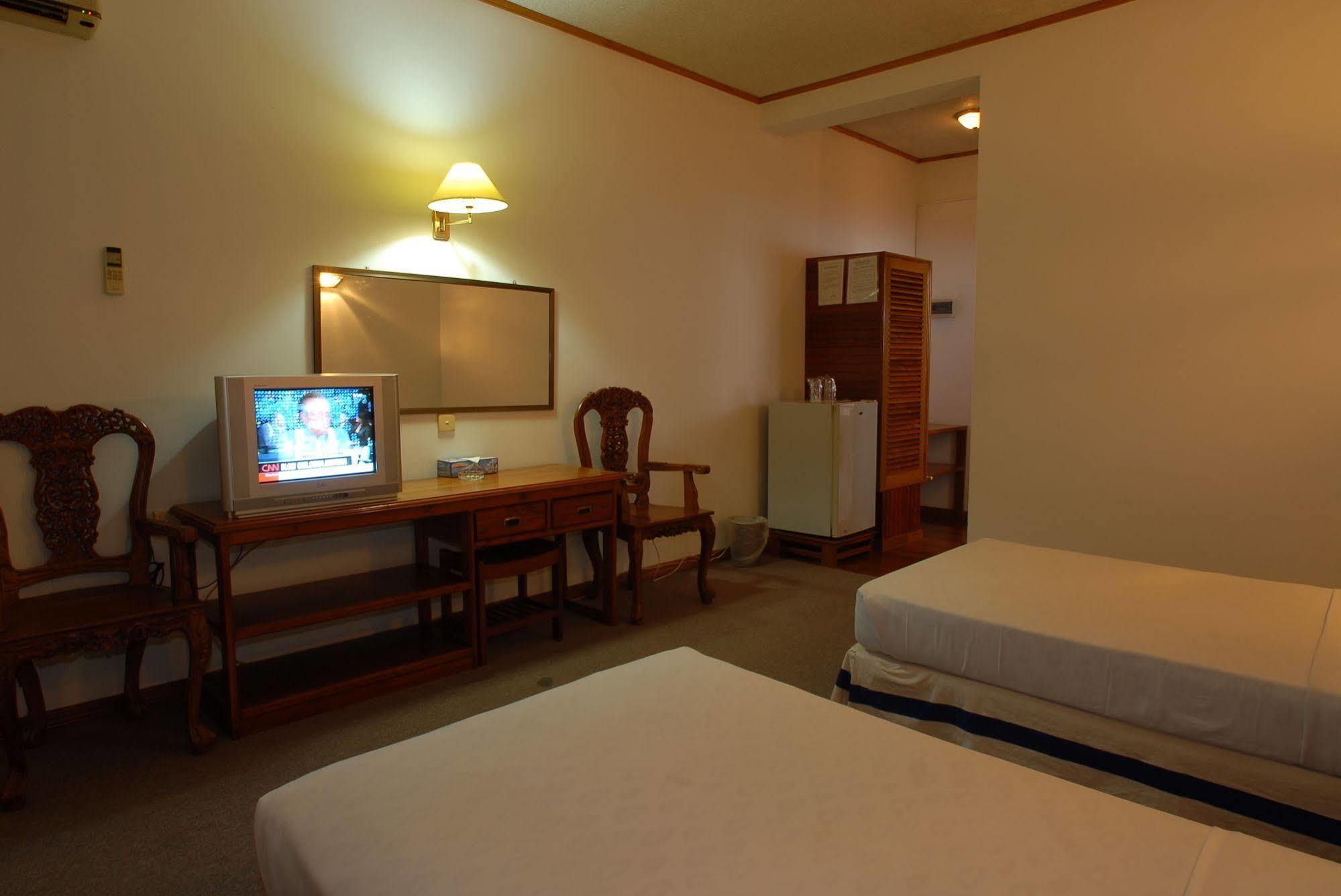 Myanmar Life Hotel Yangon Esterno foto